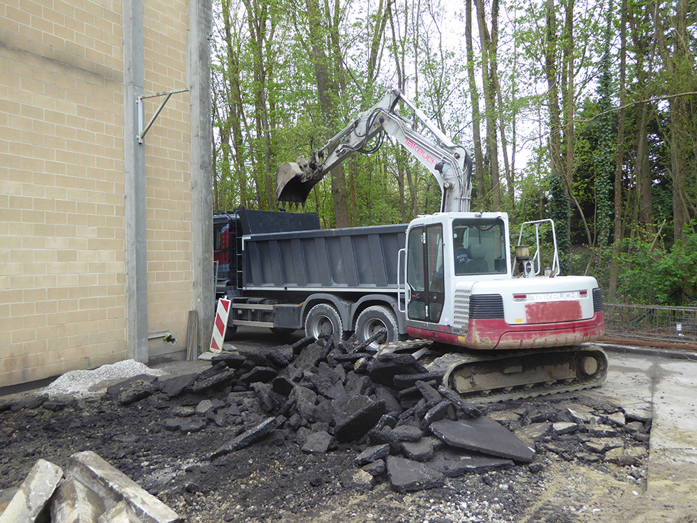 Entrepreneur démolition de dalle de béton, d'asphalte