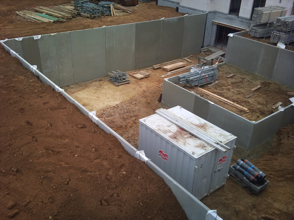 Réalisation d'une entrée de garage souterrain à l'aide de L béton