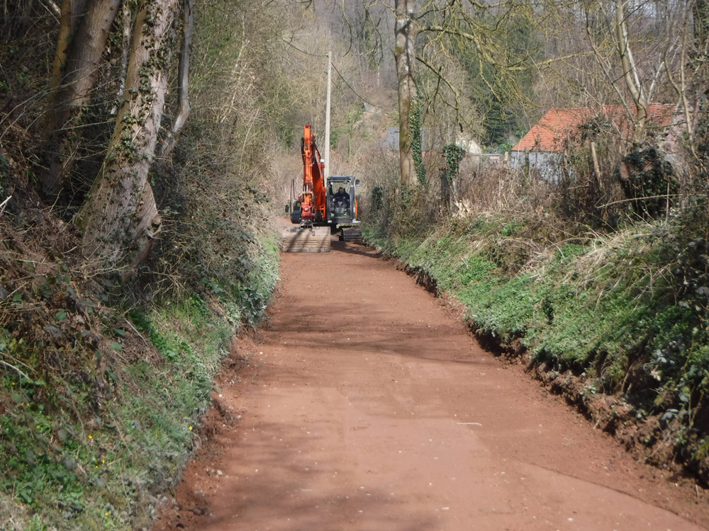 Nivellement avant compactage du chemin et après stabilisation